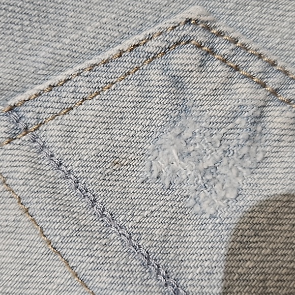 American Eagle Distressed Blue Cut Off Denim Jean Crochet Mom Shorts - Picture 4 of 4